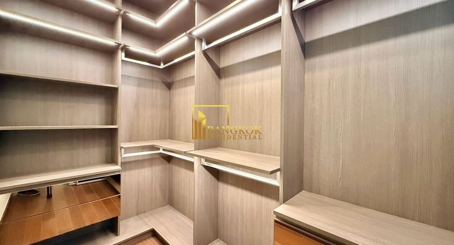 For sale 3 bedrooms condo in Khlong Toei, Bangkok