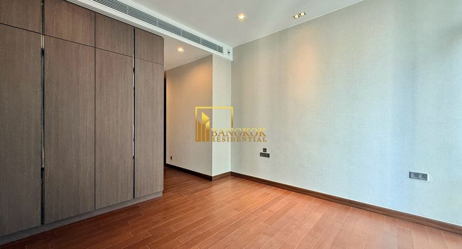 For sale 3 bedrooms condo in Khlong Toei, Bangkok