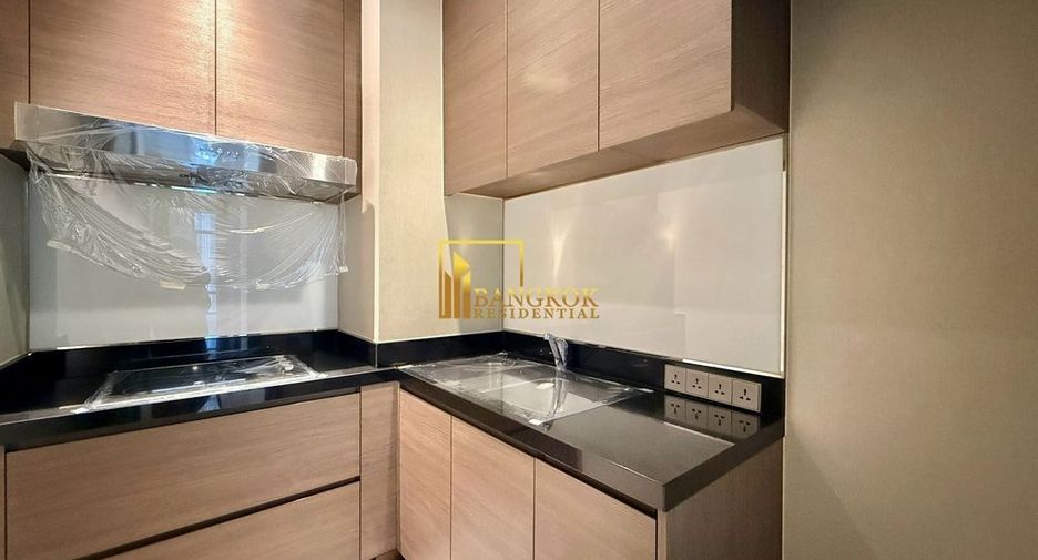 For sale 3 bedrooms condo in Khlong Toei, Bangkok