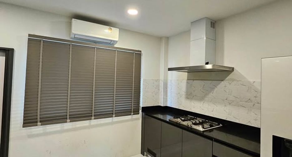 À louer 5 chambres maison à Bang Phli, Samut Prakan