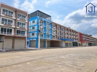 Продажа 4 спальни торговое помещение в Khlong Luang, Патумтани