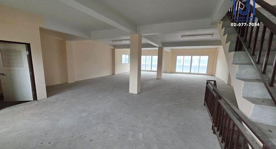Продажа 4 спальни торговое помещение в Khlong Luang, Патумтани