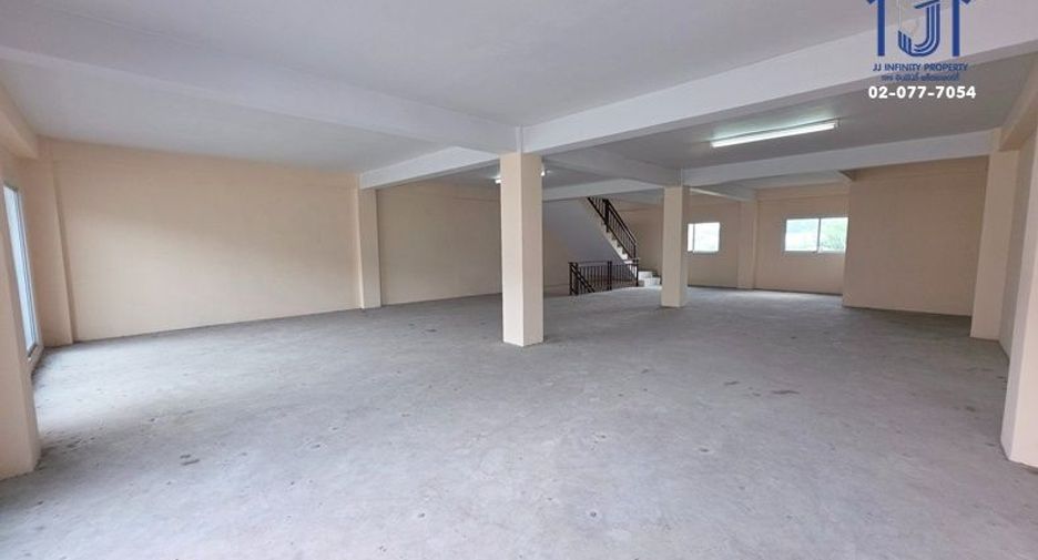 Продажа 4 спальни торговое помещение в Khlong Luang, Патумтани