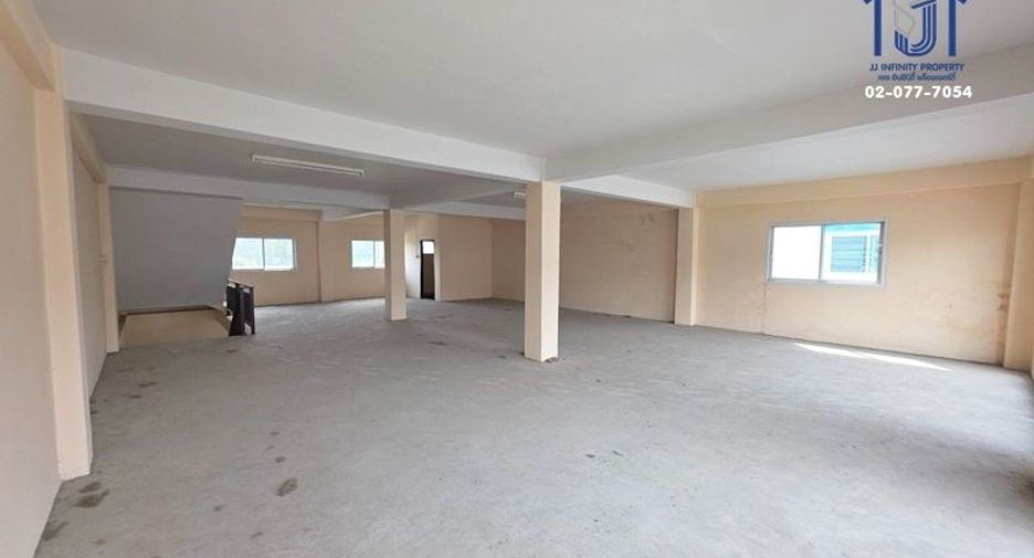 Продажа 4 спальни торговое помещение в Khlong Luang, Патумтани