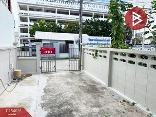 For sale 2 ベッドルーム townhouse in Bang Pakong, Chachoengsao