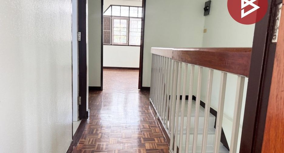 For sale 2 ベッドルーム townhouse in Bang Pakong, Chachoengsao