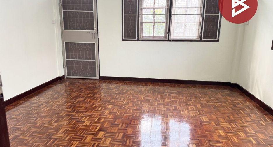 For sale 2 ベッドルーム townhouse in Bang Pakong, Chachoengsao