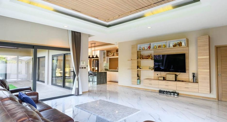 For rent 4 bedrooms villa in Huay Yai, Pattaya
