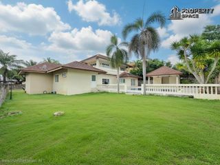 Villa en venta de 5 habitaciones en Bang Lamung, Chonburi