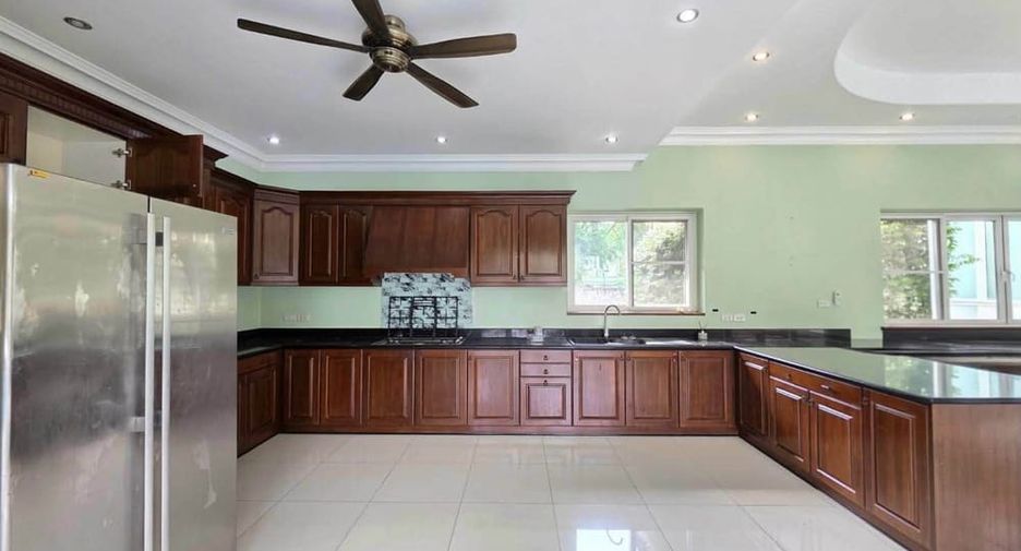 Villa en venta de 5 habitaciones en Bang Lamung, Chonburi