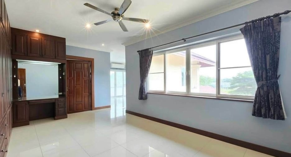 Villa en venta de 5 habitaciones en Bang Lamung, Chonburi