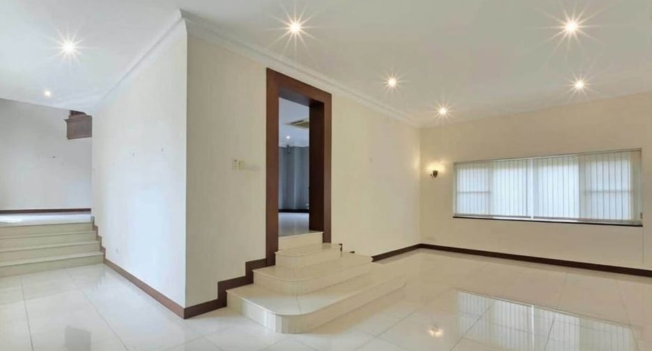 Villa en venta de 5 habitaciones en Bang Lamung, Chonburi
