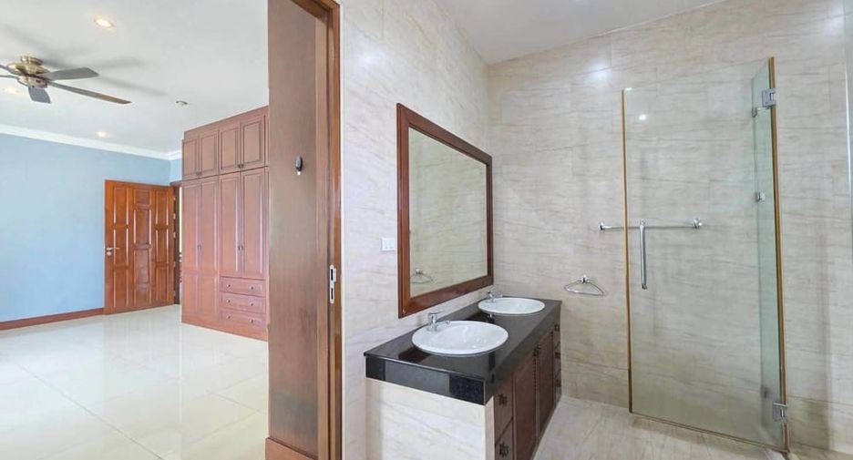 Villa en venta de 5 habitaciones en Bang Lamung, Chonburi