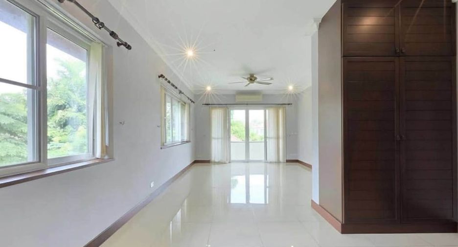 Villa en venta de 5 habitaciones en Bang Lamung, Chonburi
