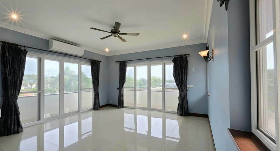 Villa en venta de 5 habitaciones en Bang Lamung, Chonburi