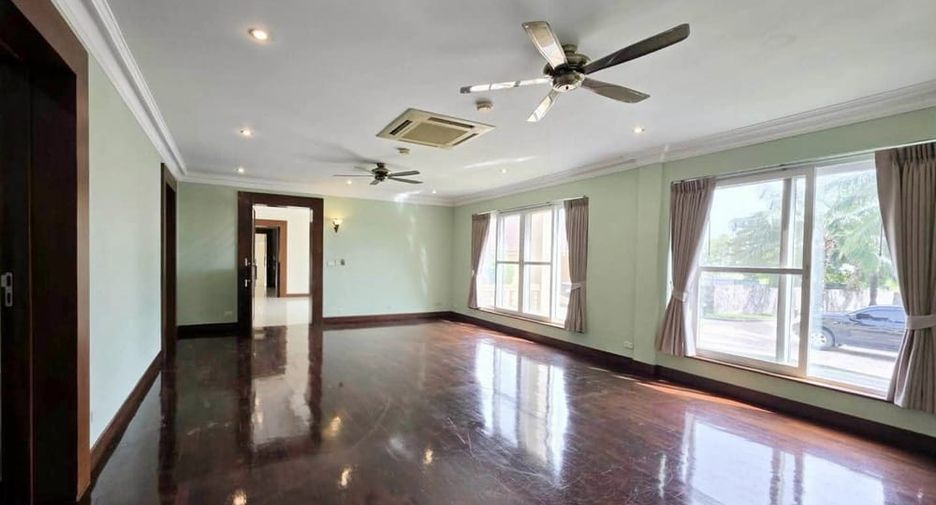 Villa en venta de 5 habitaciones en Bang Lamung, Chonburi