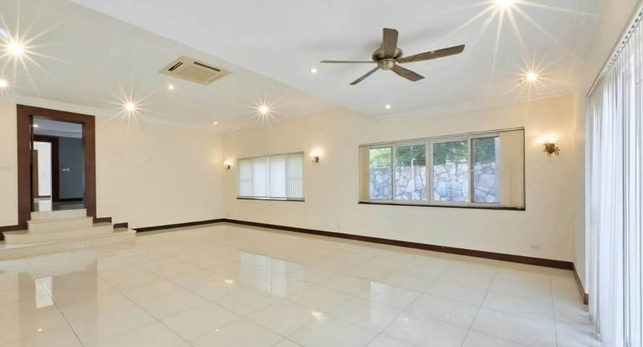 Villa en venta de 5 habitaciones en Bang Lamung, Chonburi