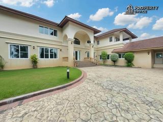 Villa en venta de 5 habitaciones en Bang Lamung, Chonburi