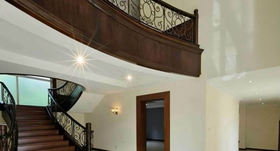 Villa en venta de 5 habitaciones en Bang Lamung, Chonburi