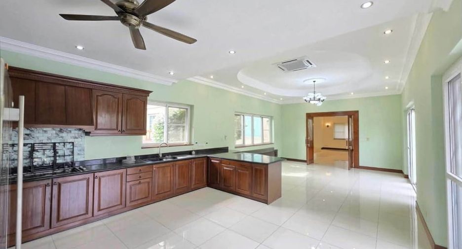 Villa en venta de 5 habitaciones en Bang Lamung, Chonburi
