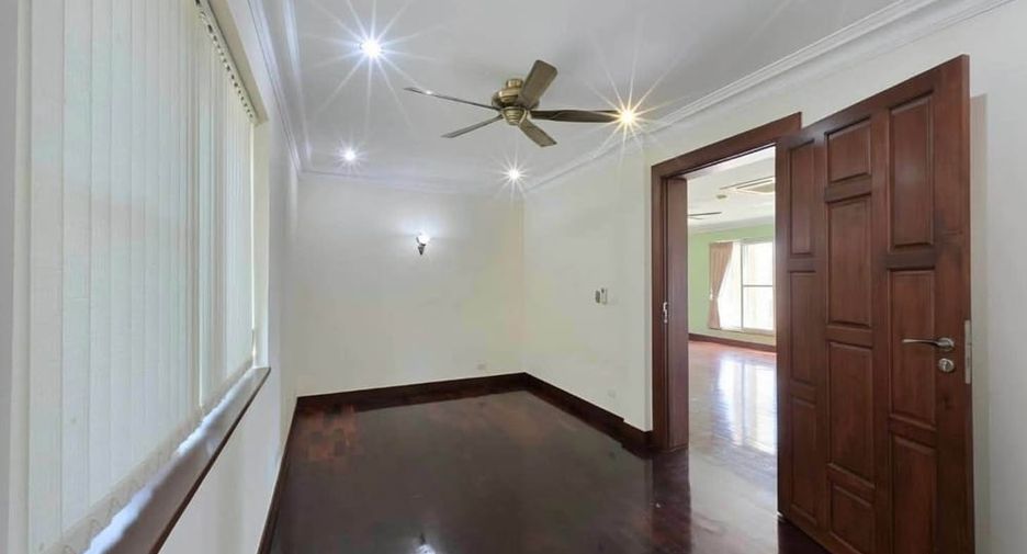 Villa en venta de 5 habitaciones en Bang Lamung, Chonburi