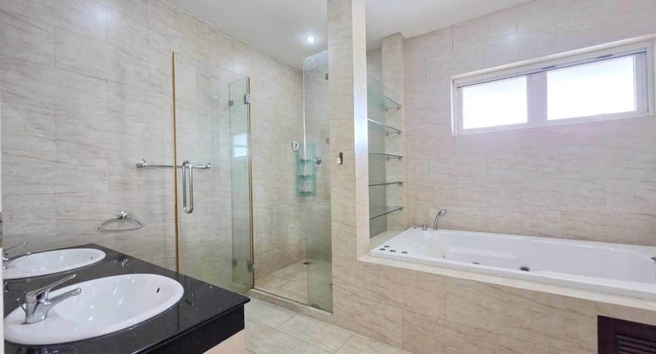 Villa en venta de 5 habitaciones en Bang Lamung, Chonburi