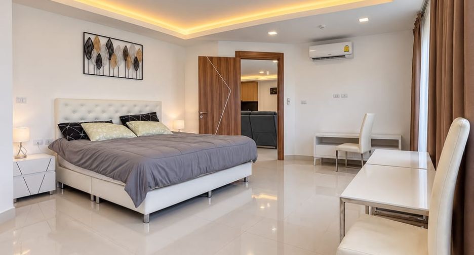For sale 3 bedrooms condo in Jomtien, Pattaya