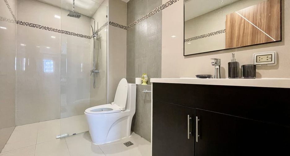 For sale 3 bedrooms condo in Jomtien, Pattaya