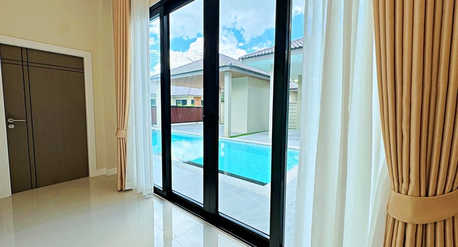 À louer 3 chambres villa à Bang Lamung, Chonburi