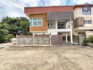For sale 3 bedrooms house in Din Daeng, Bangkok