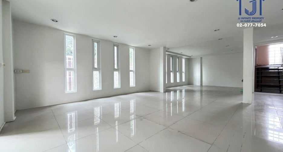 For sale 3 bedrooms house in Din Daeng, Bangkok