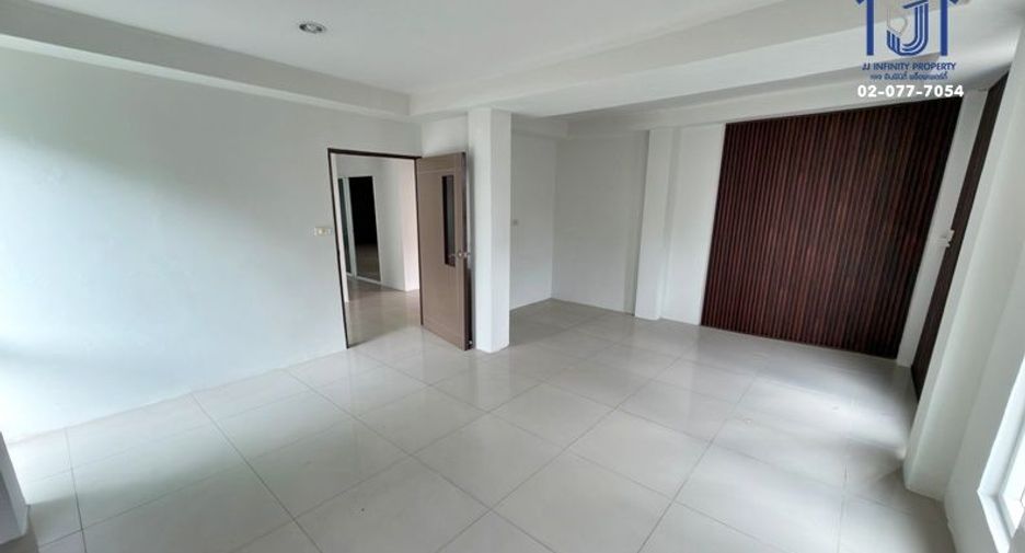 For sale 3 bedrooms house in Din Daeng, Bangkok