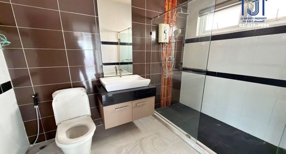 For sale 3 bedrooms house in Din Daeng, Bangkok