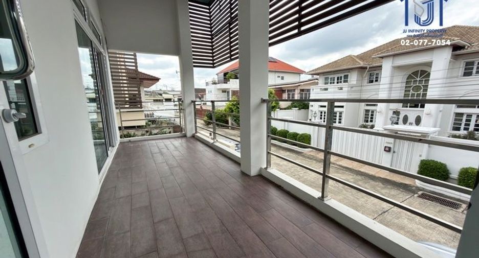 For sale 3 bedrooms house in Din Daeng, Bangkok