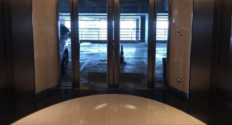 For rent and for sale 1 bed condo in Watthana, Bangkok
