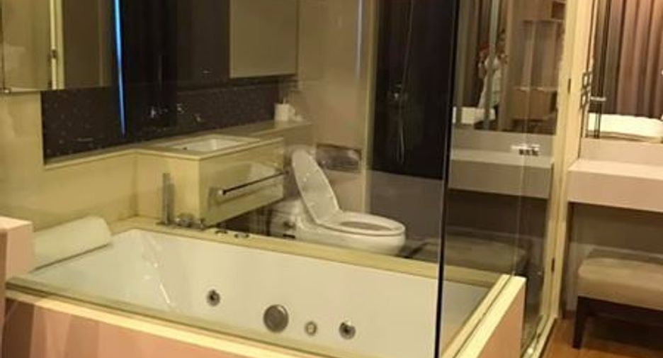 For rent and for sale 1 bed condo in Watthana, Bangkok