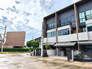 Reihenhaus zum Kauf mit 3 Zimmer in Saphan Sung, Bangkok