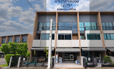 Reihenhaus zum Kauf mit 3 Zimmer in Saphan Sung, Bangkok