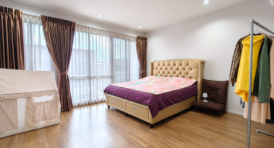 Reihenhaus zum Kauf mit 3 Zimmer in Saphan Sung, Bangkok