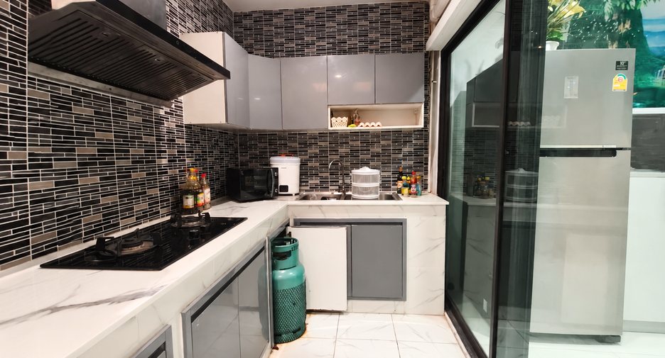 Reihenhaus zum Kauf mit 3 Zimmer in Saphan Sung, Bangkok