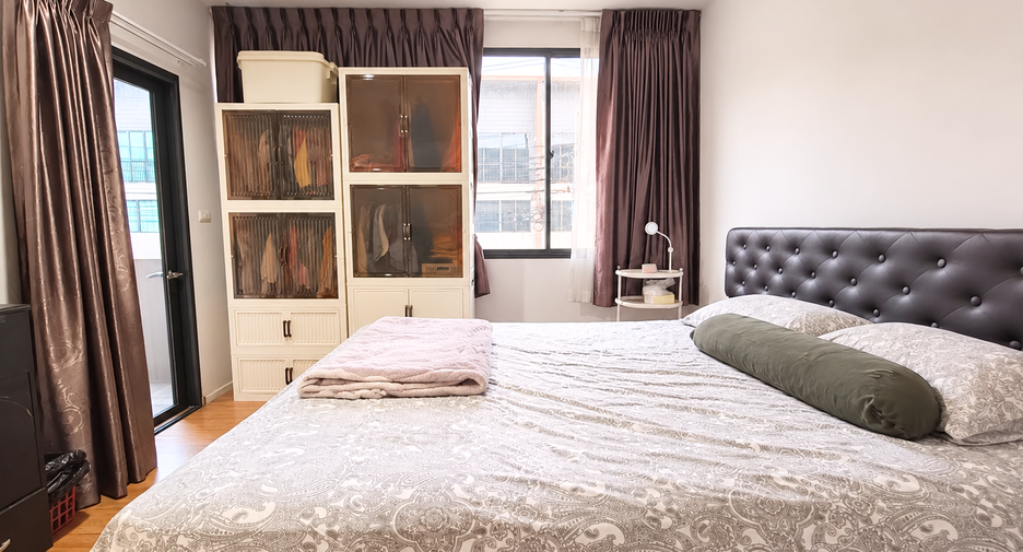 Reihenhaus zum Kauf mit 3 Zimmer in Saphan Sung, Bangkok