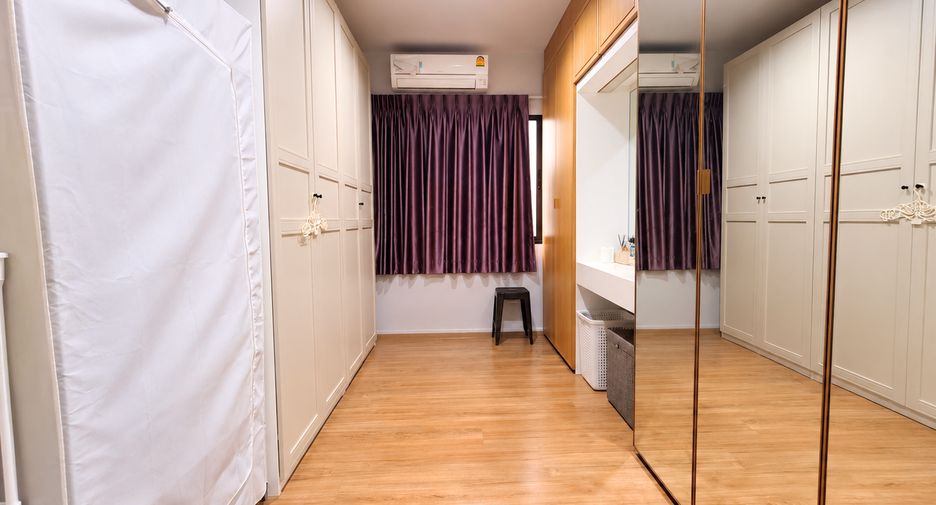 Reihenhaus zum Kauf mit 3 Zimmer in Saphan Sung, Bangkok