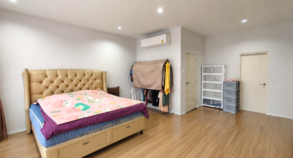 Reihenhaus zum Kauf mit 3 Zimmer in Saphan Sung, Bangkok