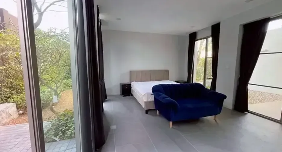 For rent 3 bedrooms house in Saphan Sung, Bangkok