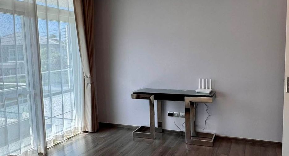 For rent 4 bedrooms house in Mueang Chiang Mai, Chiang Mai