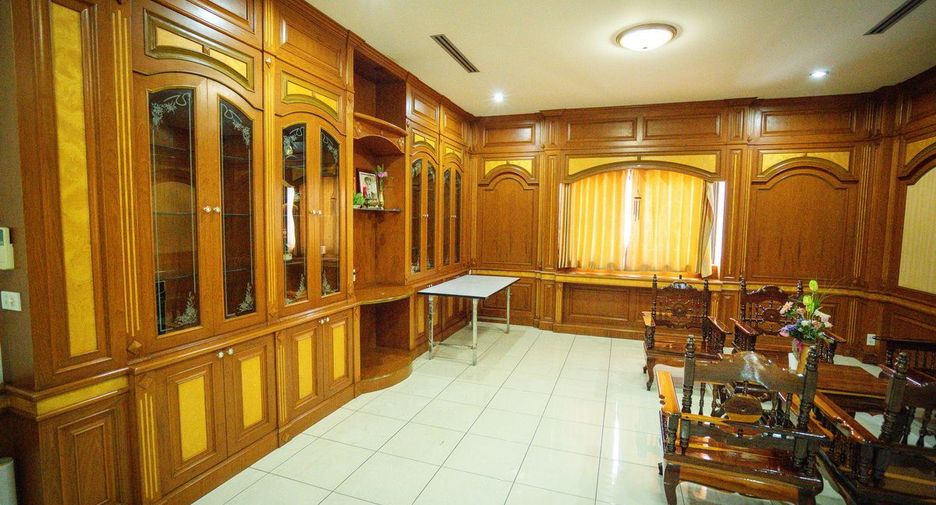 For sale 5 bedrooms retail Space in Mueang Nong Khai, Nong Khai