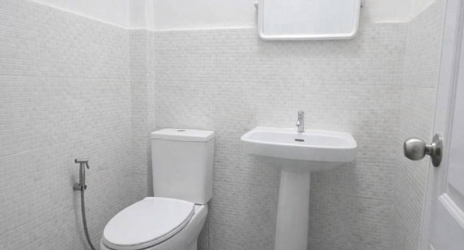 À vendre 2 chambres maison de ville à Mueang Samut Prakan, Samut Prakan