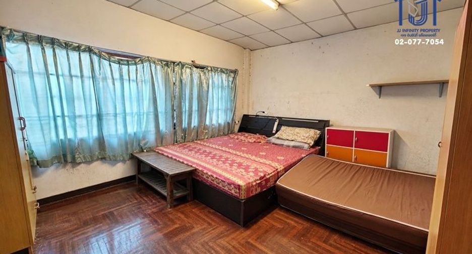 Casa adosada en venta de 4 habitaciones en Bang Sue, Bangkok