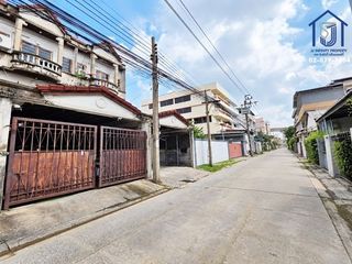 Casa adosada en venta de 4 habitaciones en Bang Sue, Bangkok