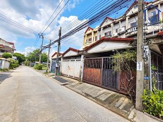 Casa adosada en venta de 4 habitaciones en Bang Sue, Bangkok